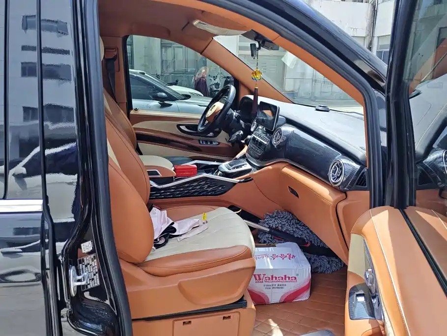 Mercedes-Benz Vito 2023 2.0T Elite 7 мест