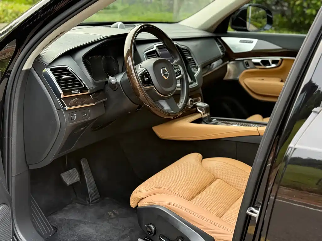 Volvo XC90 — миниатюра 11