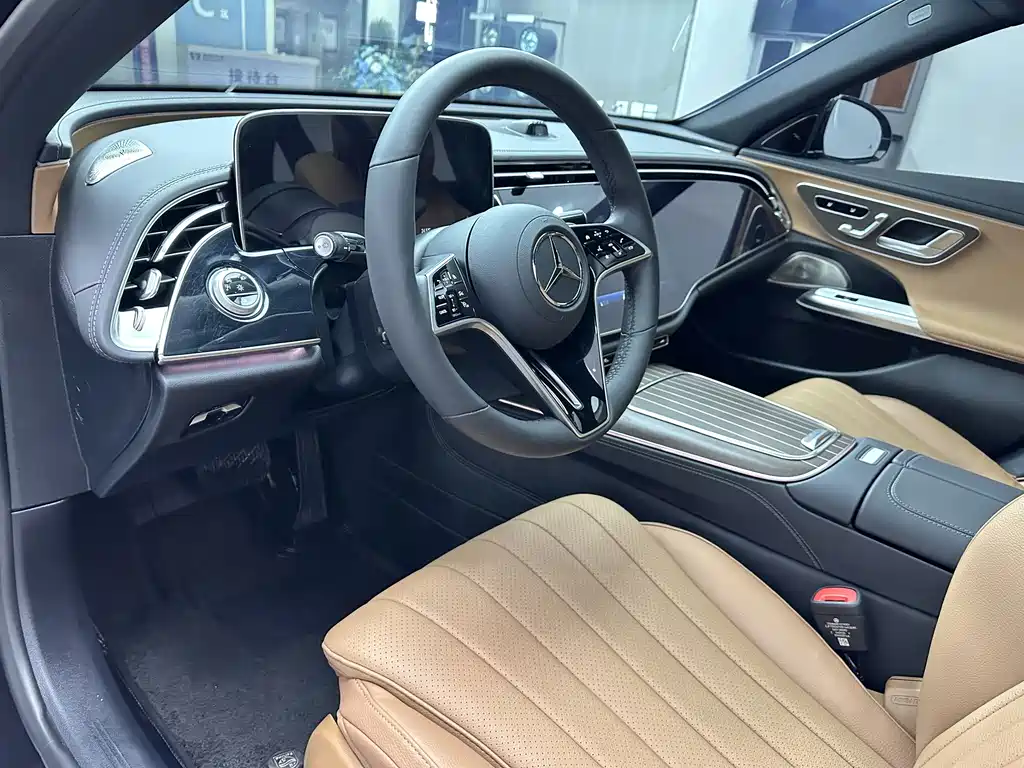 Mercedes-Benz E-Class — миниатюра 12