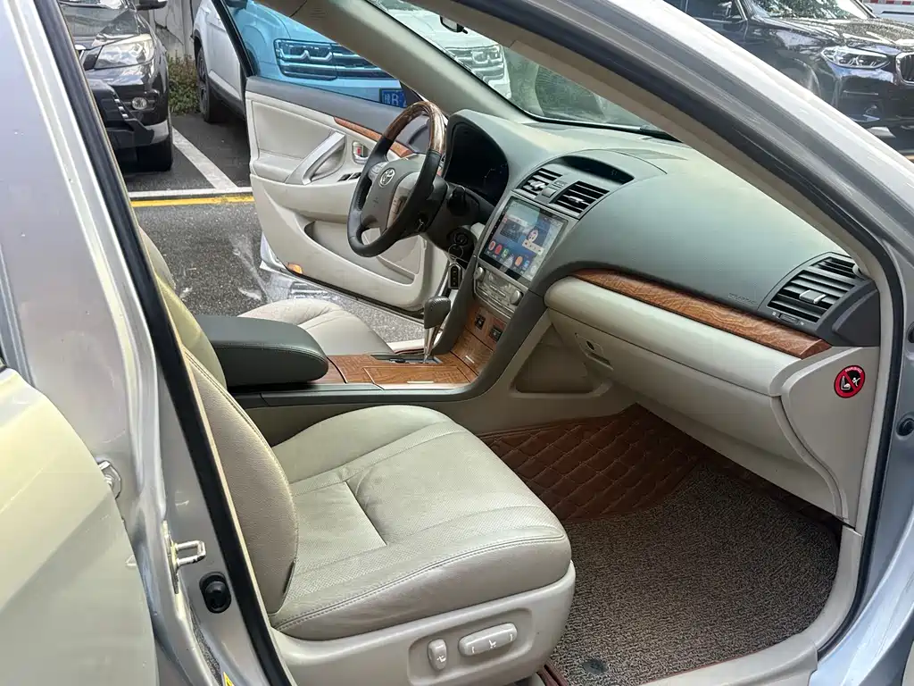 Toyota Camry — миниатюра 13