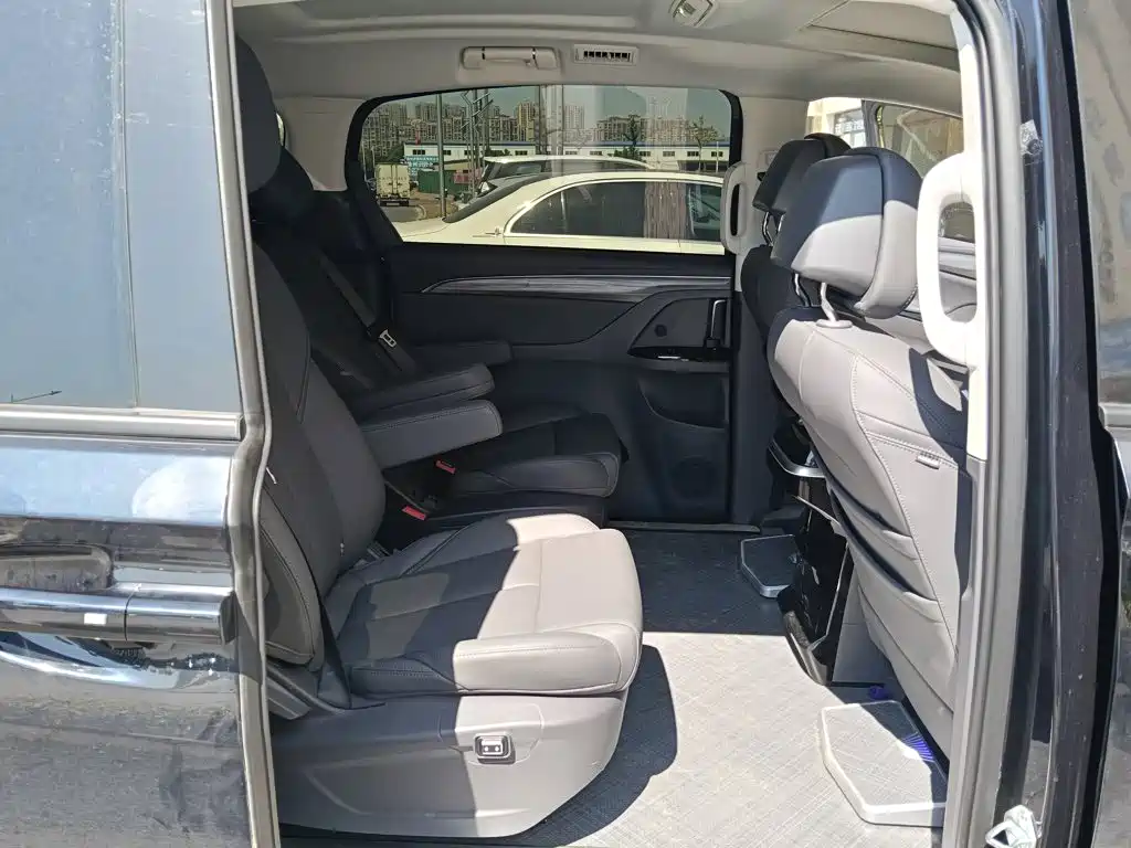 Buick GL8 Hybrid — миниатюра 9