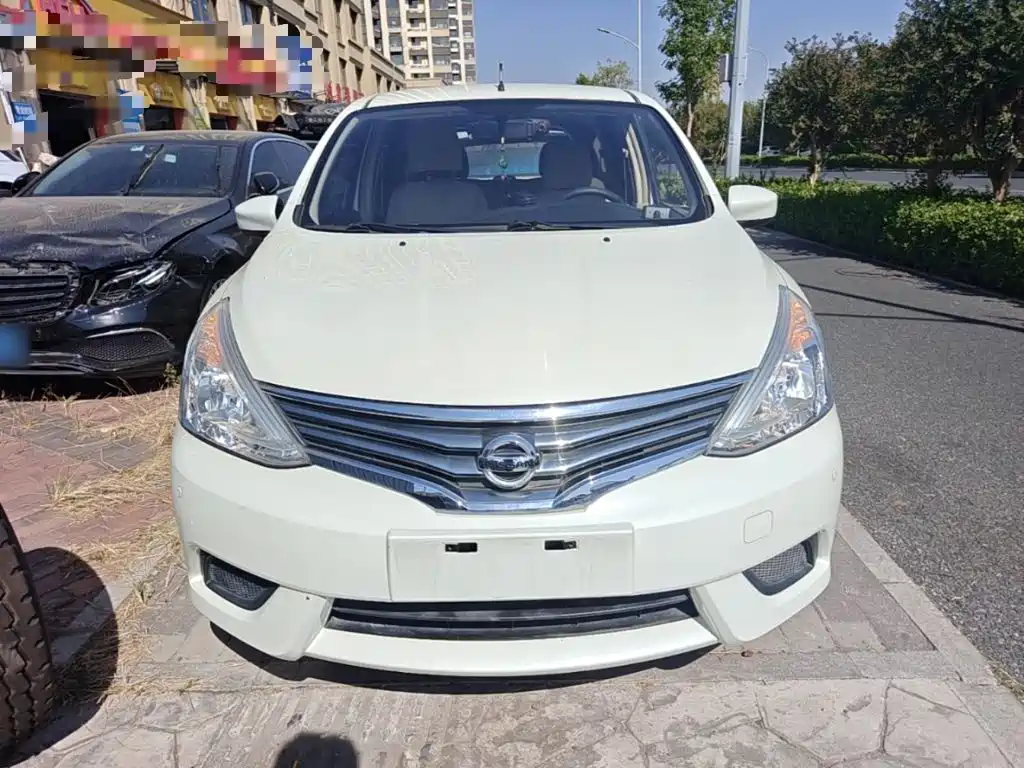Nissan Livina — миниатюра 3