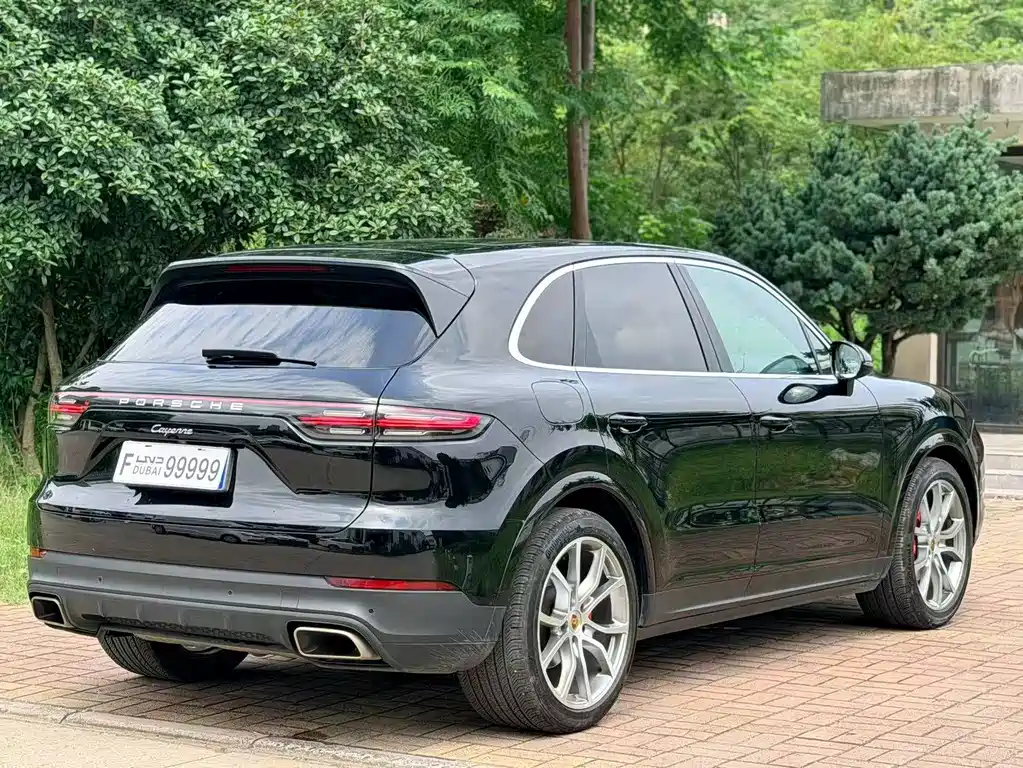Porsche Cayenne — миниатюра 9