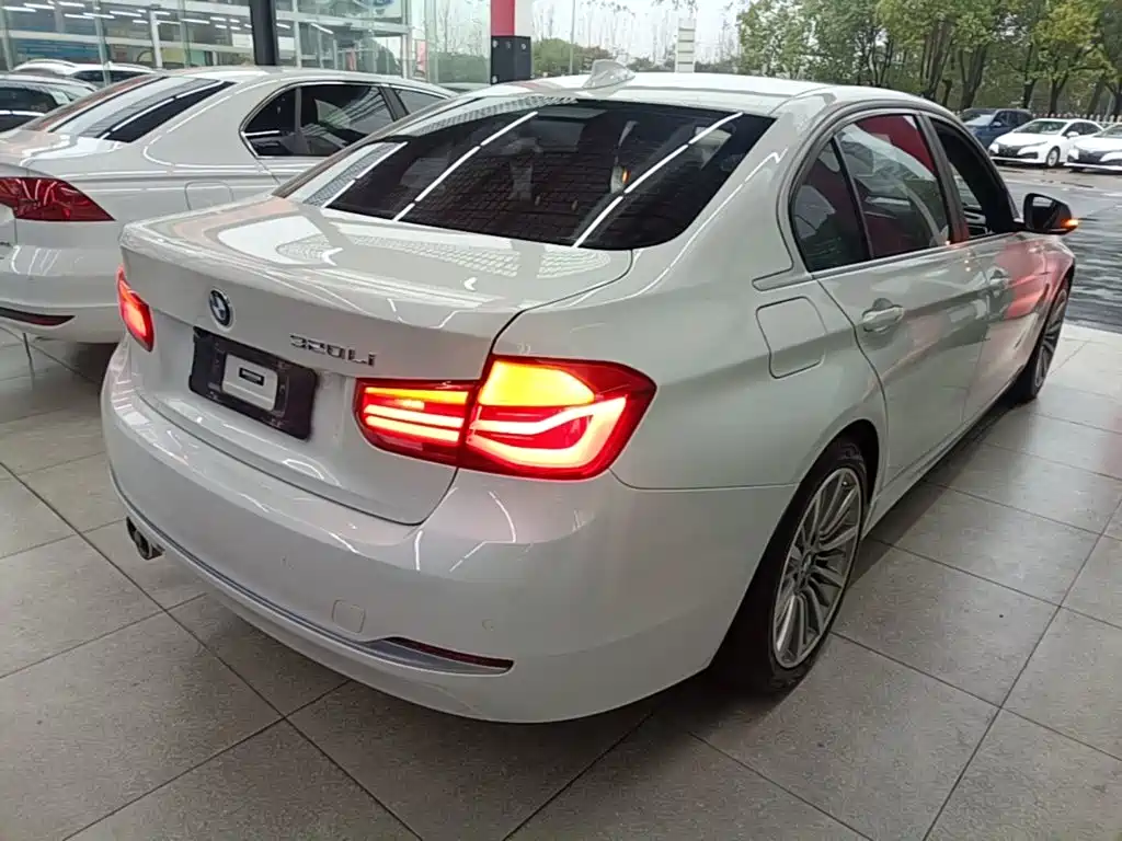 BMW 3 Series — миниатюра 7