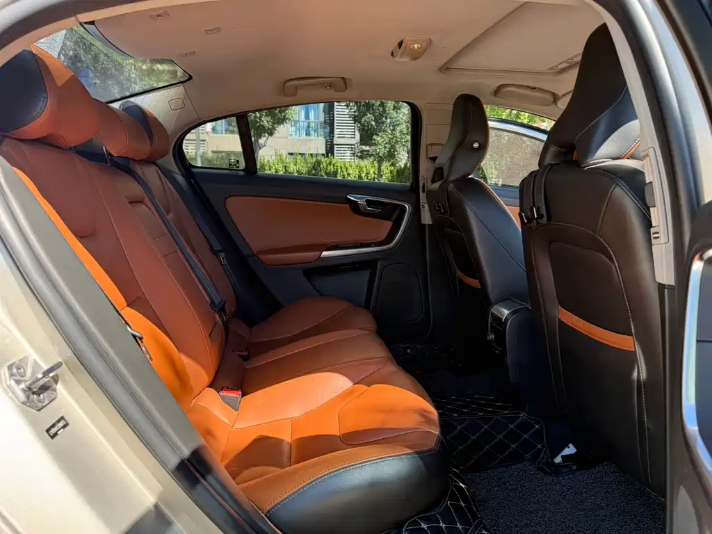 Volvo S60 — миниатюра 10