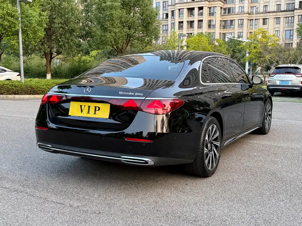 Mercedes-Benz E-Class — миниатюра 18