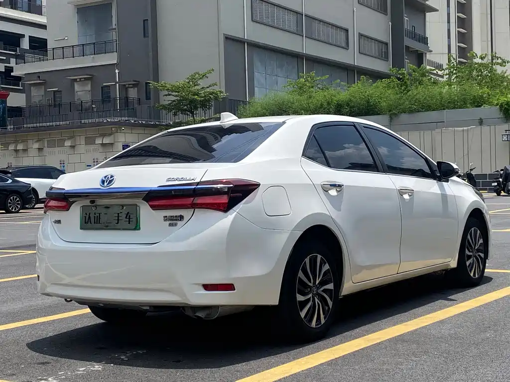 Toyota Corolla Hybrid — миниатюра 4