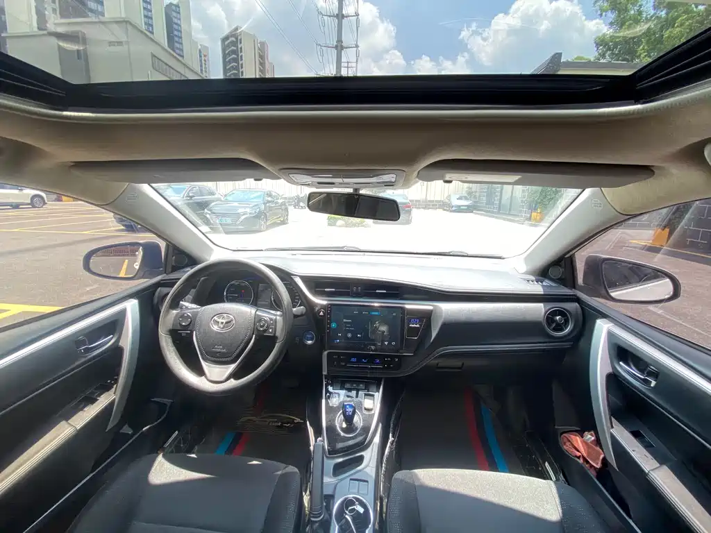 Toyota Corolla Hybrid — миниатюра 13