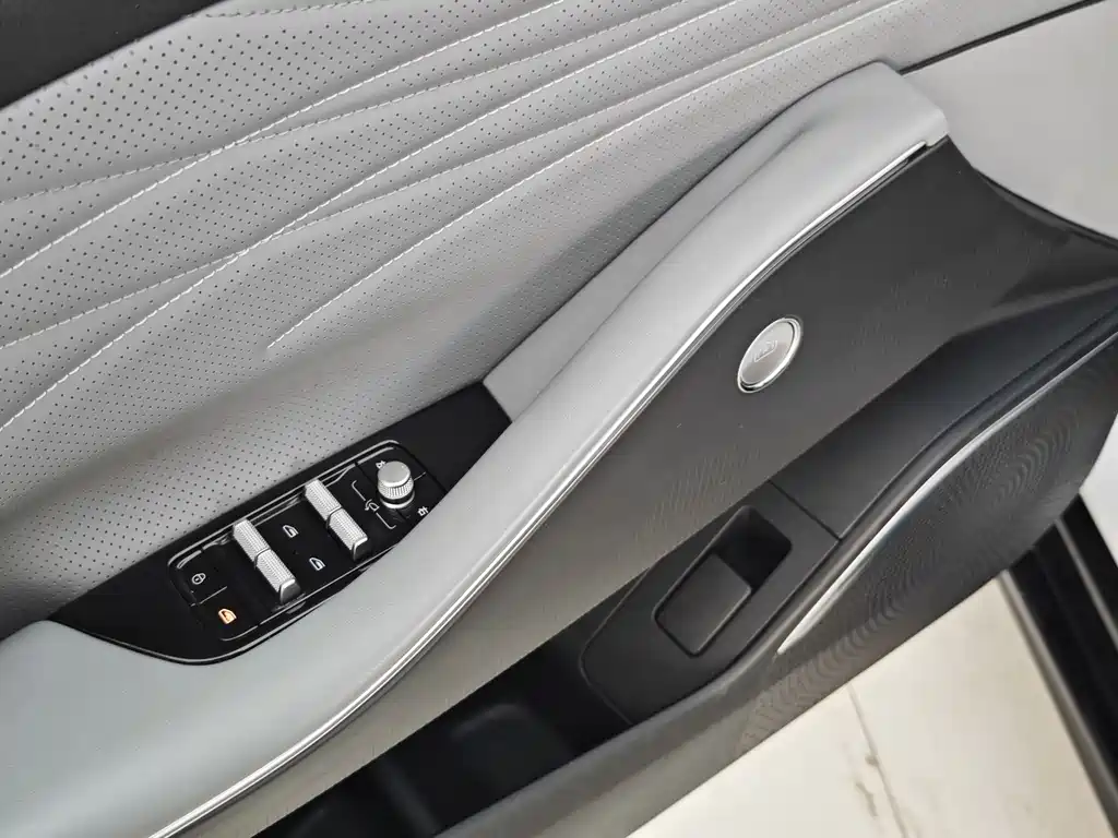 GEELY GALAXY GALAXY E8