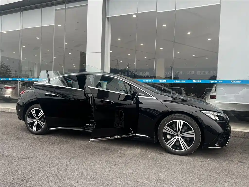 MERCEDES-BENZ EQE