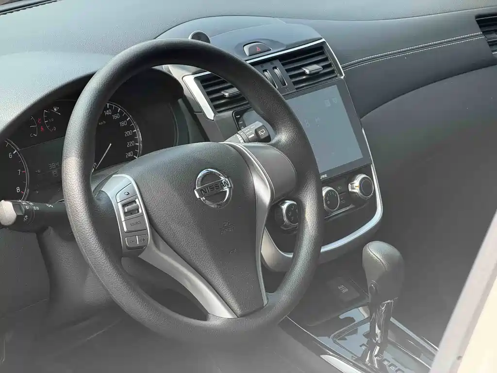 Nissan Tiida — миниатюра 4