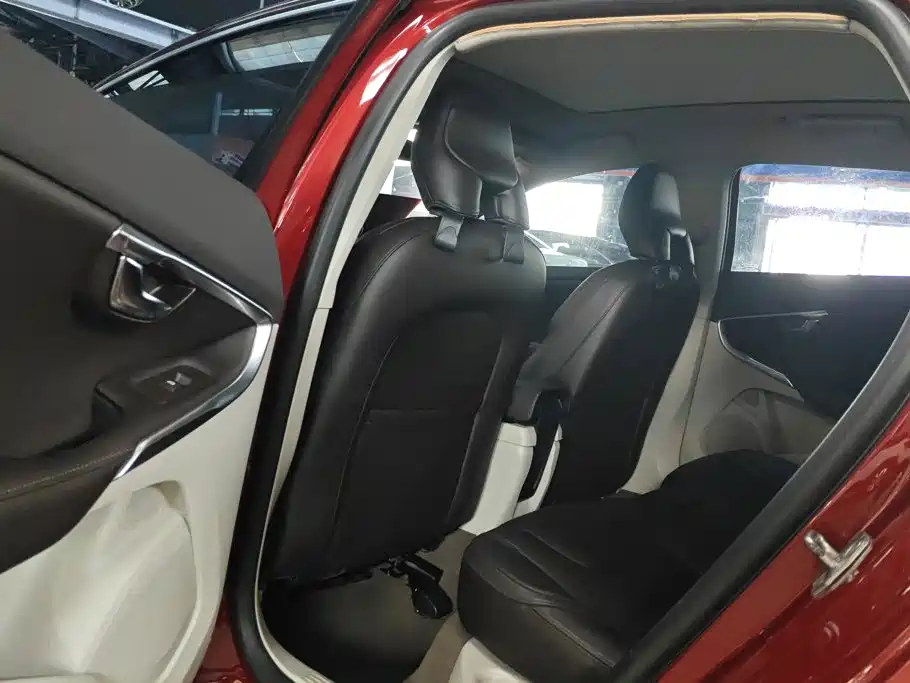 Volvo V40 — миниатюра 11