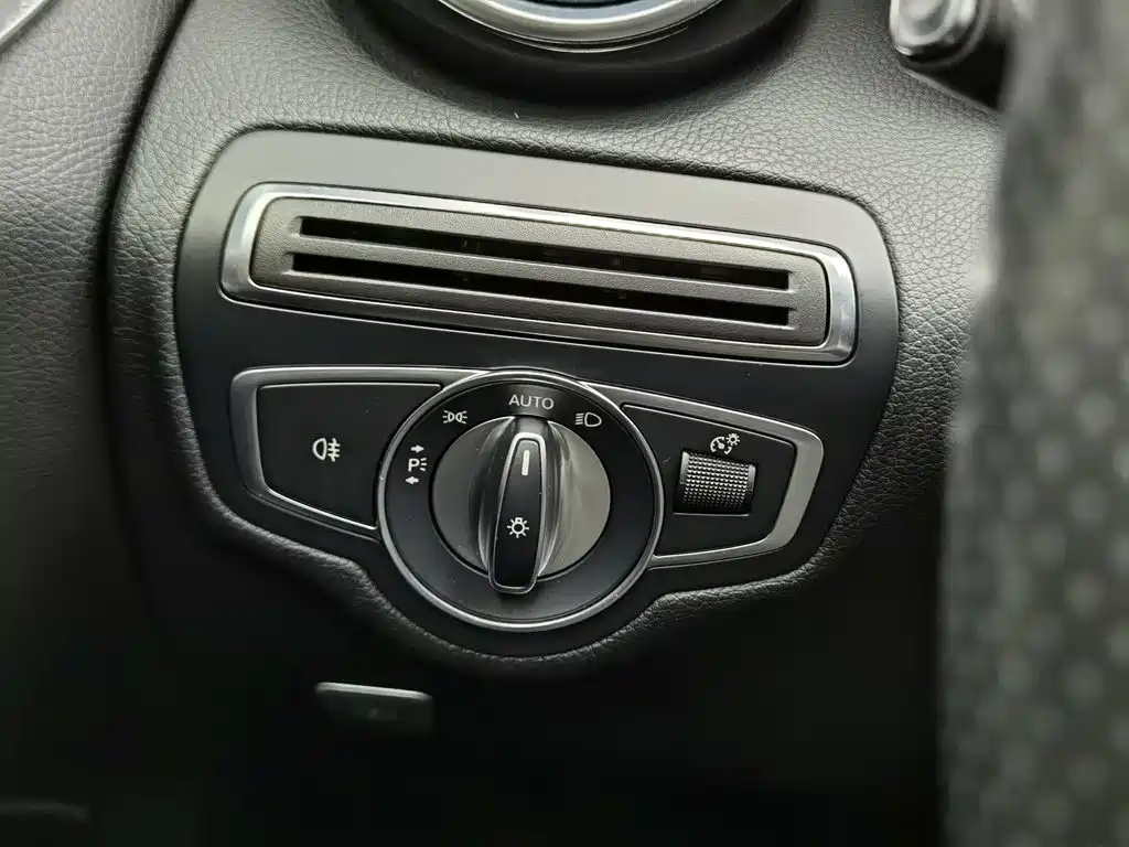 Mercedes-Benz C-Class — миниатюра 21