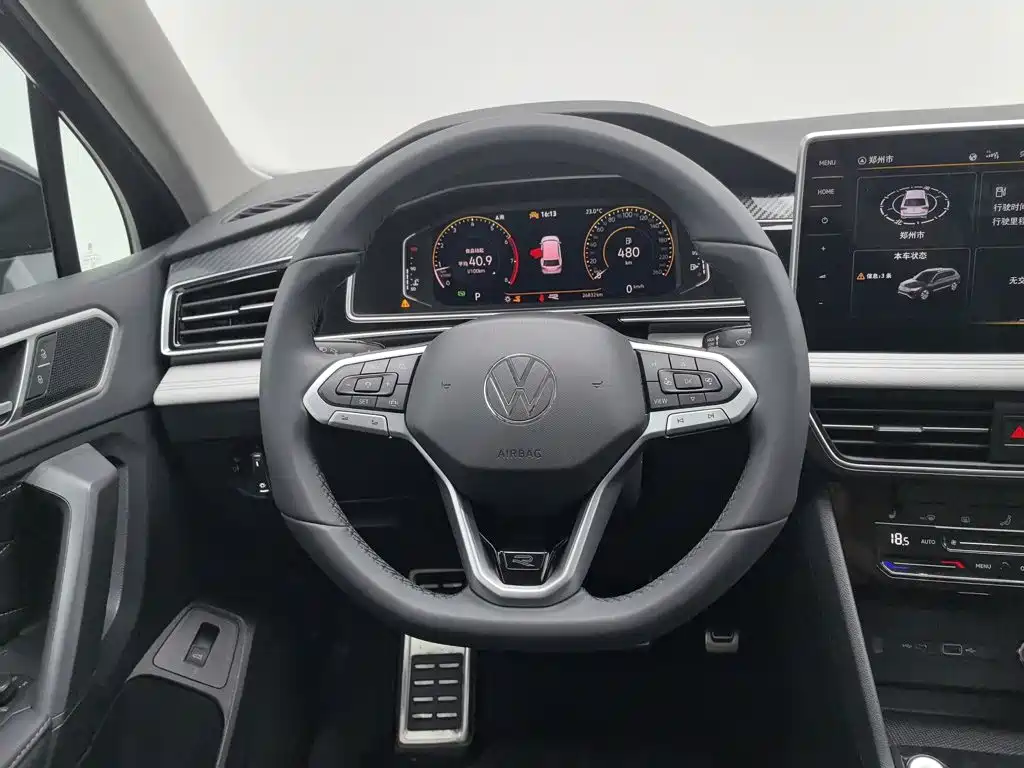 Volkswagen Tiguan L — миниатюра 11