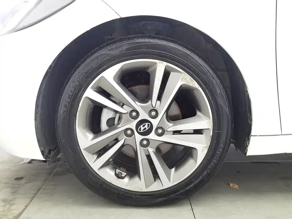 Hyundai Elantra — миниатюра 17