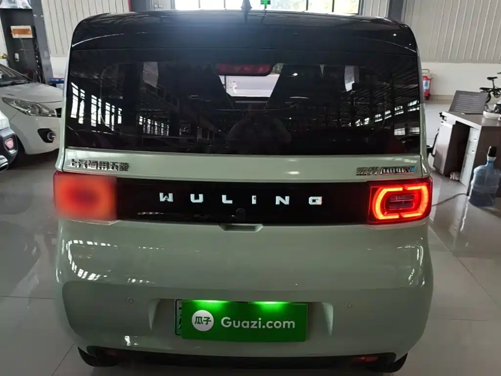 Wuling MINIEV — миниатюра 6