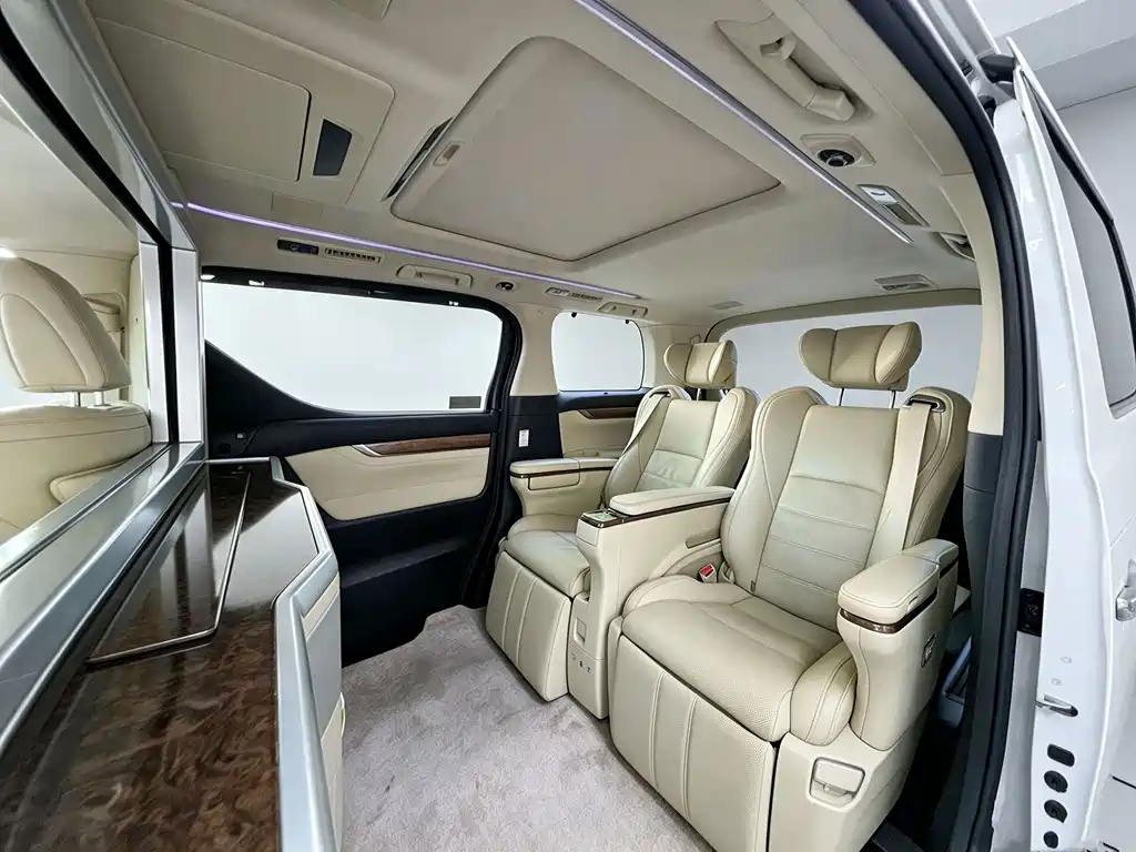 Toyota Alphard — миниатюра 30