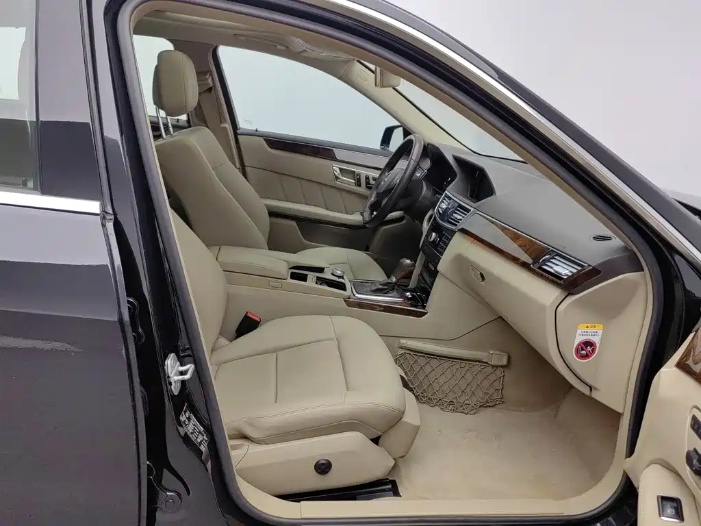 Mercedes-Benz E-Class — миниатюра 23