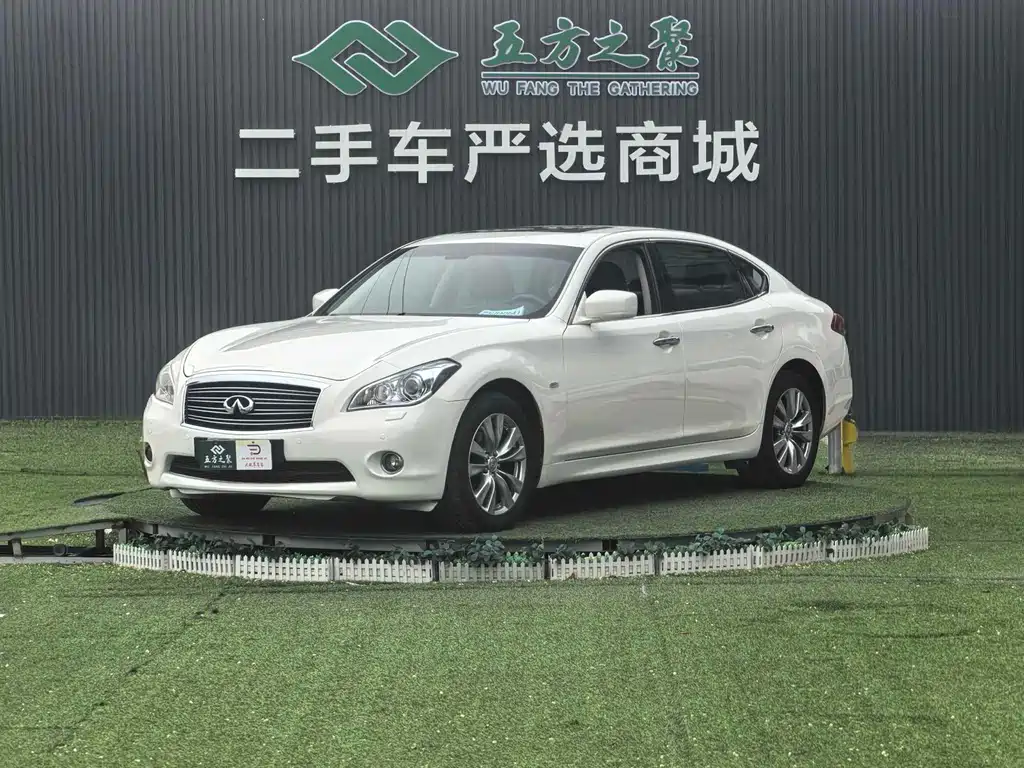 Infiniti M 2013