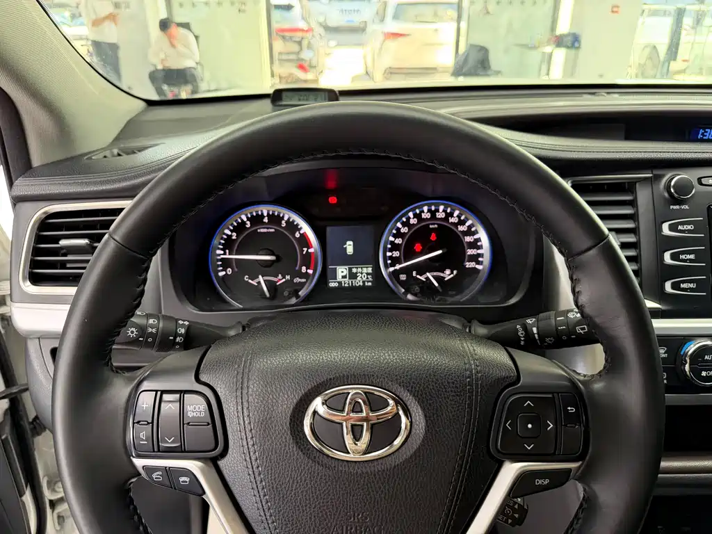 Toyota Highlander 2015 2.0T Luxury 7 мест