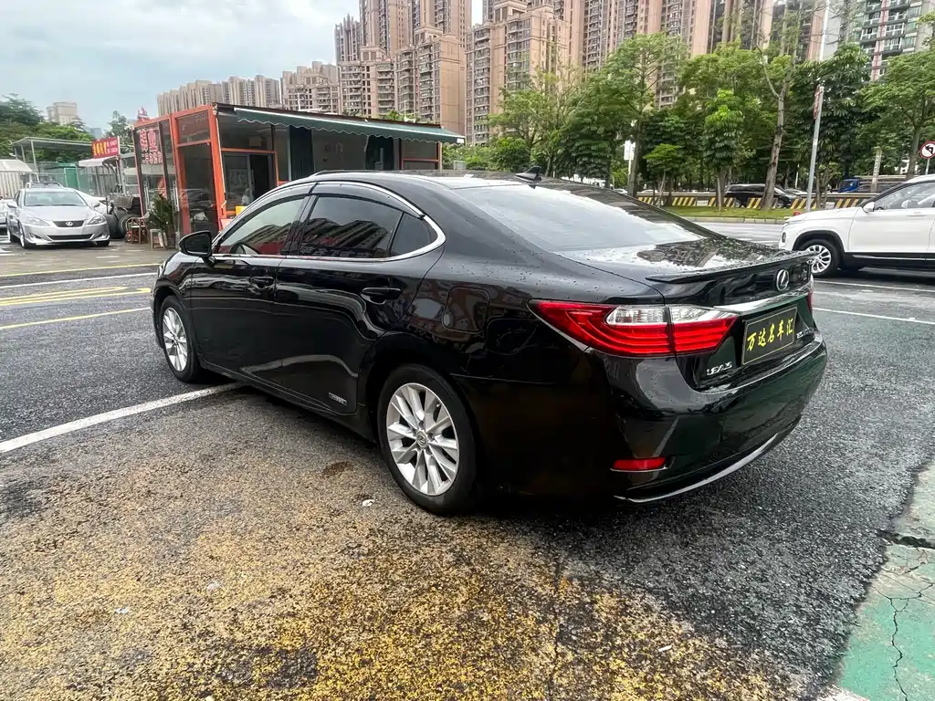 Lexus ES 2013 300h Luxury