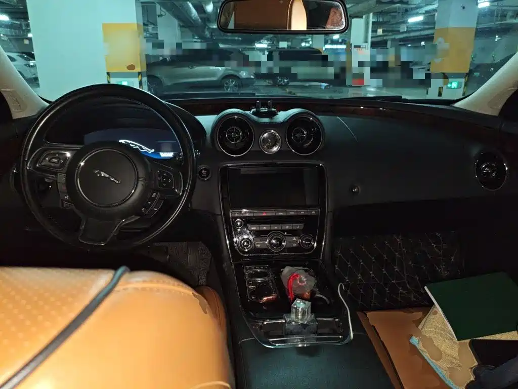 Jaguar XJ — миниатюра 5