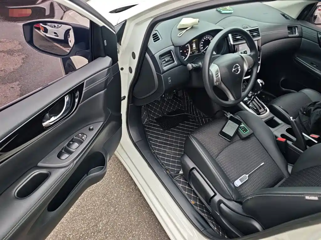 Nissan Tiida — миниатюра 16