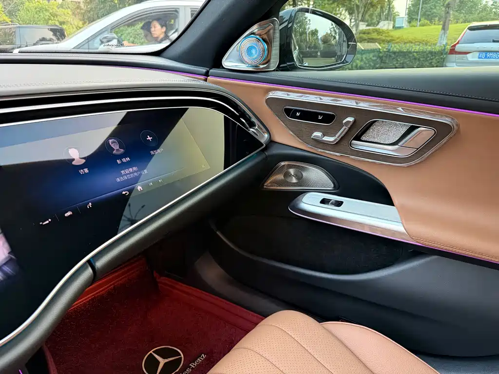 Mercedes-Benz E-Class — миниатюра 8