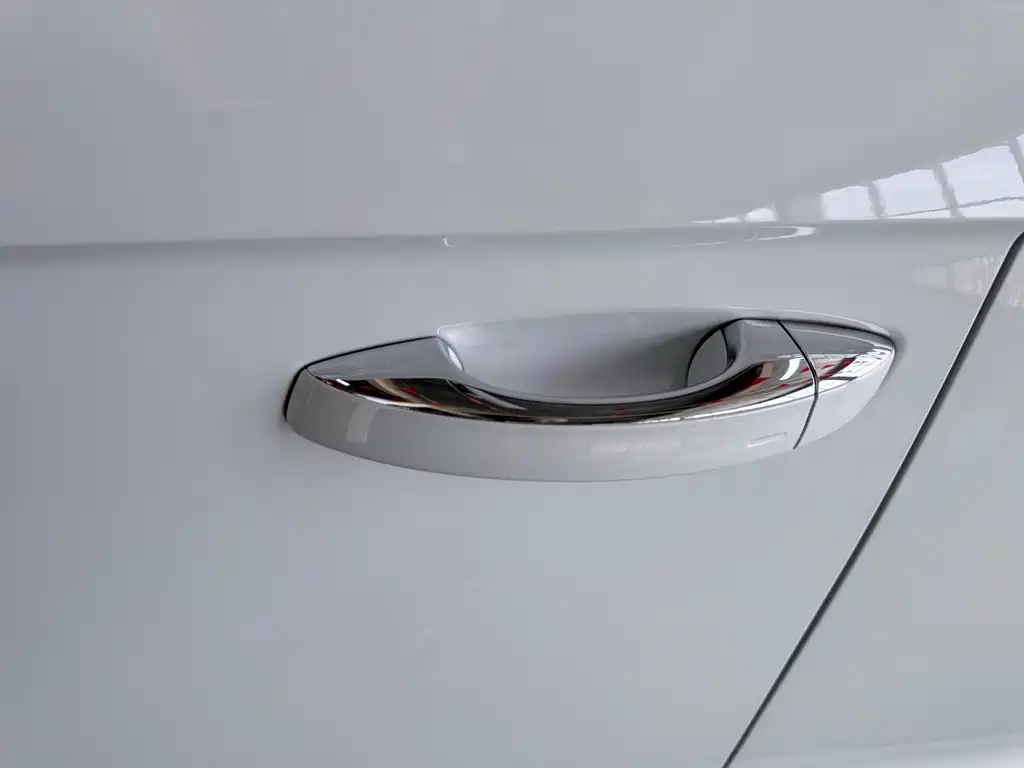 Volkswagen T-Roc - фото 7