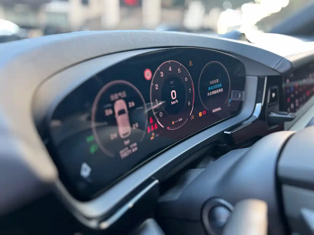 Porsche Cayenne — миниатюра 9