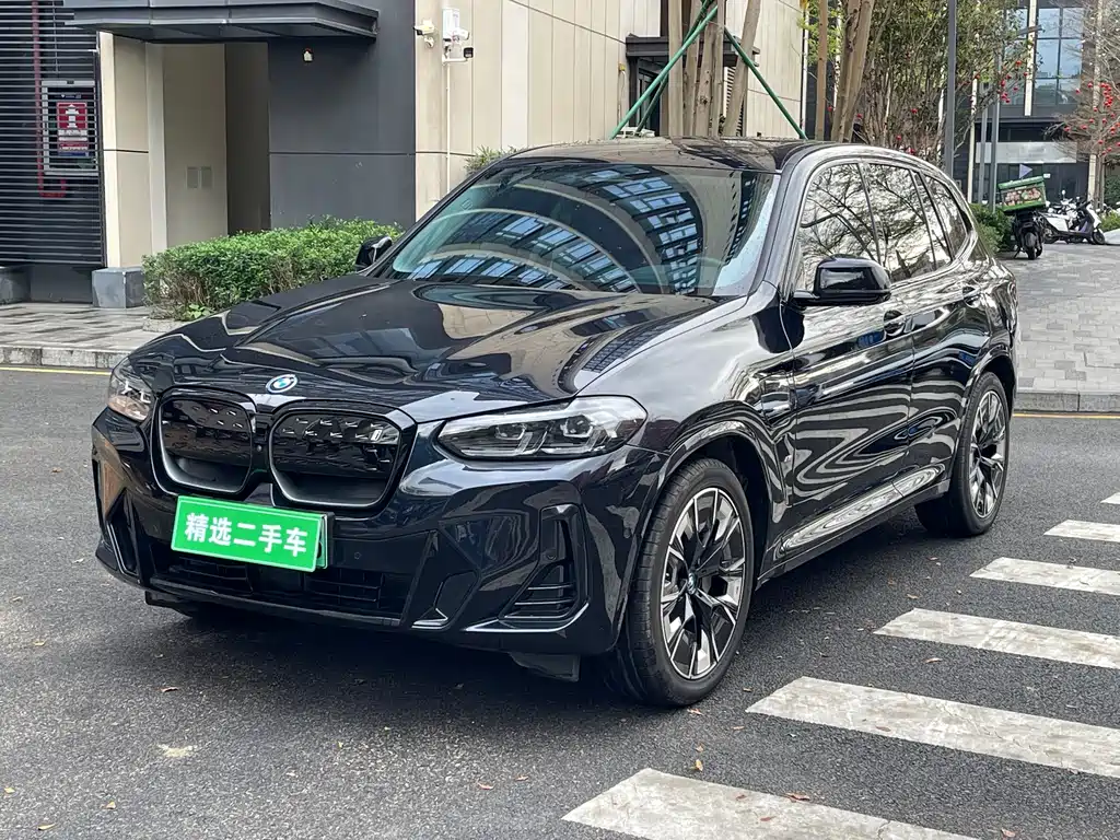 BMW IX3