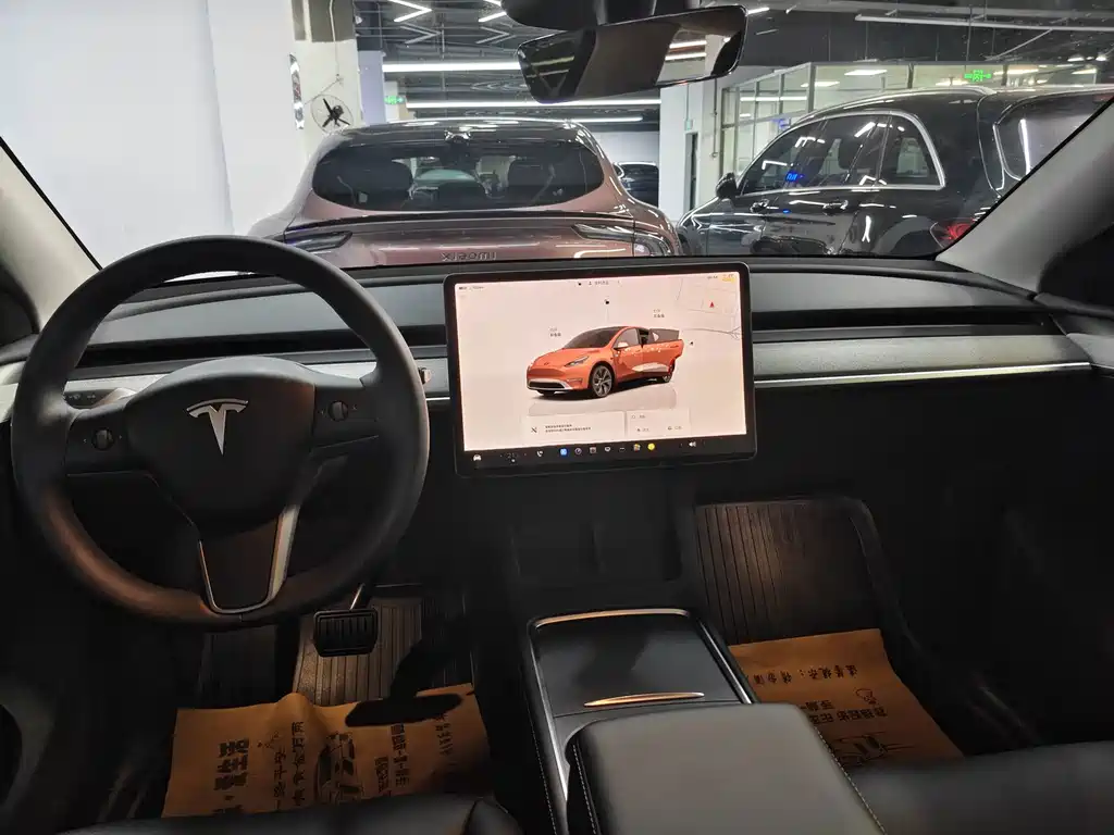 Tesla Model Y — миниатюра 15