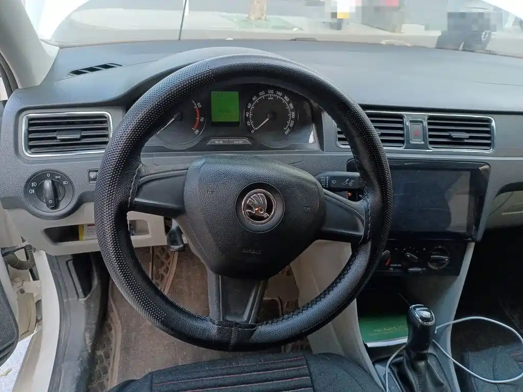 Skoda Rapid — миниатюра 6