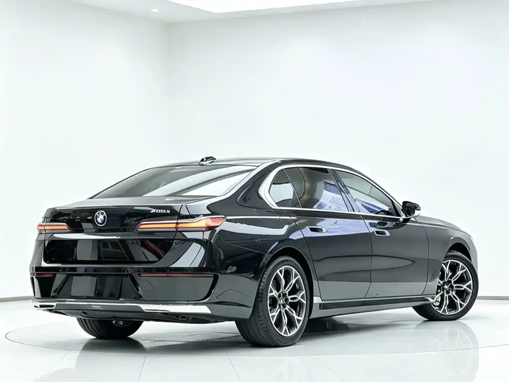 BMW 7 Series — миниатюра 5