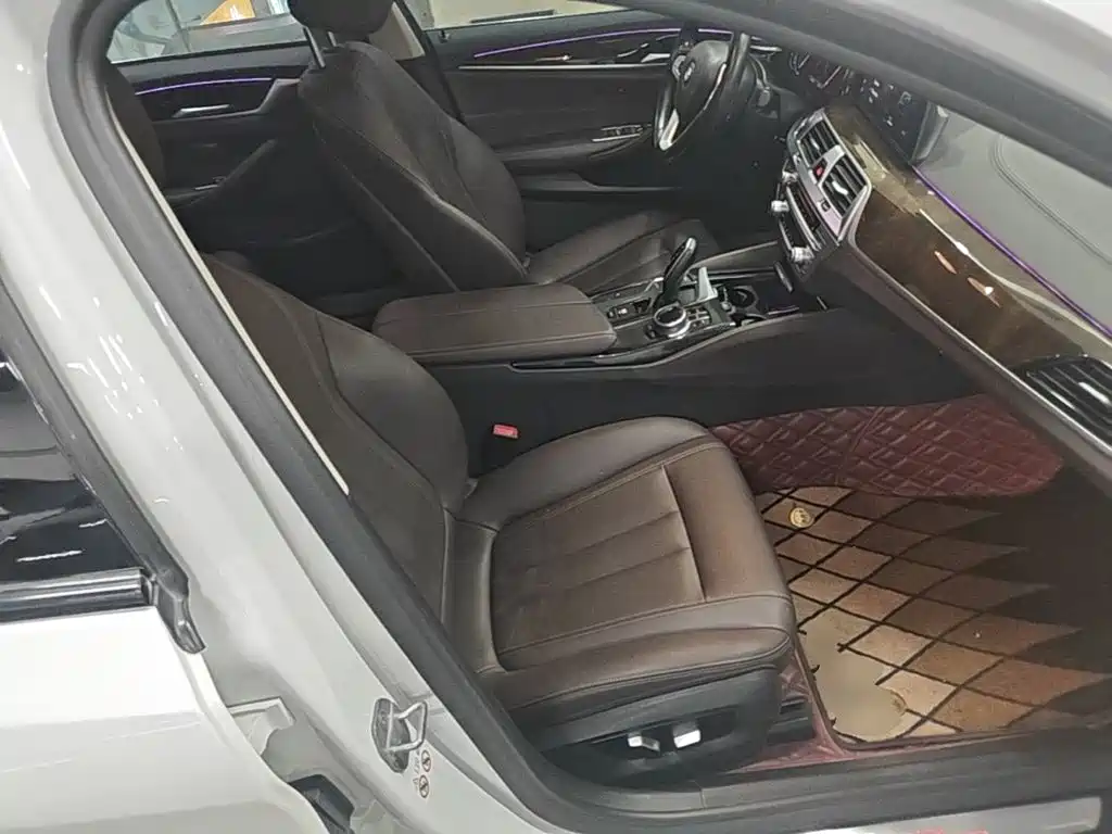 BMW 5 Series — миниатюра 25