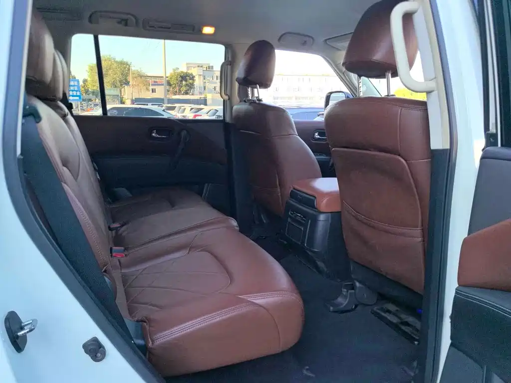 Nissan Patrol — миниатюра 5