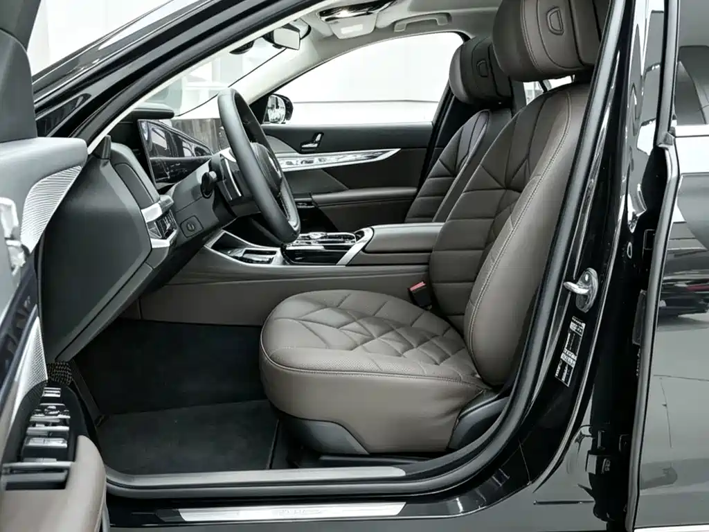BMW 7 Series — миниатюра 7