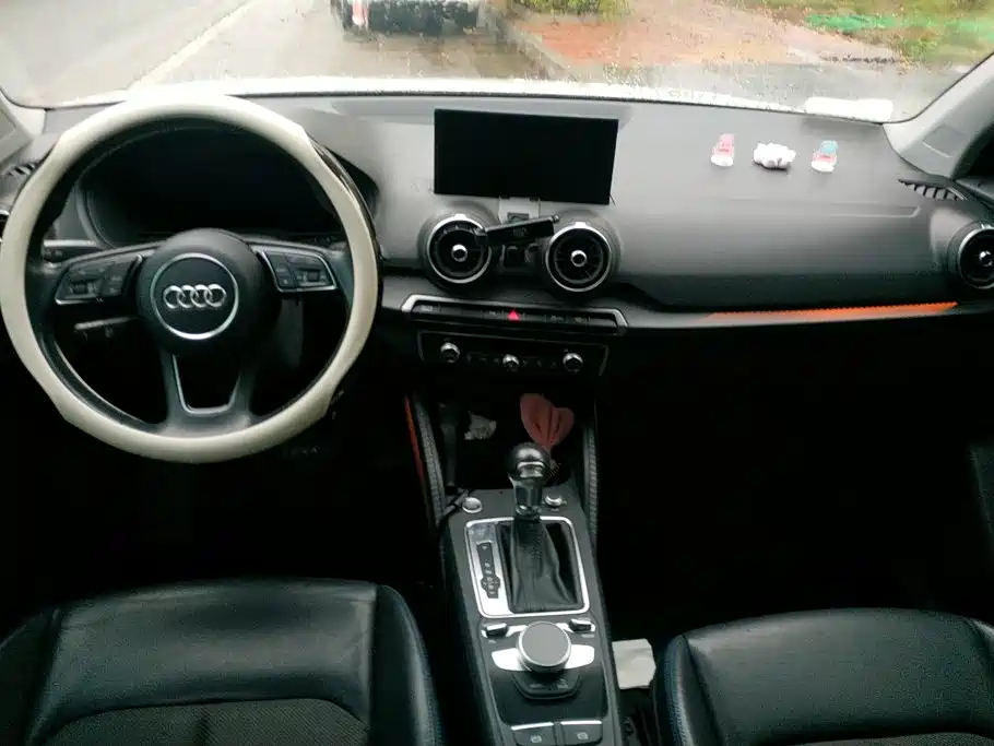 Audi Q2L e-tron — миниатюра 12