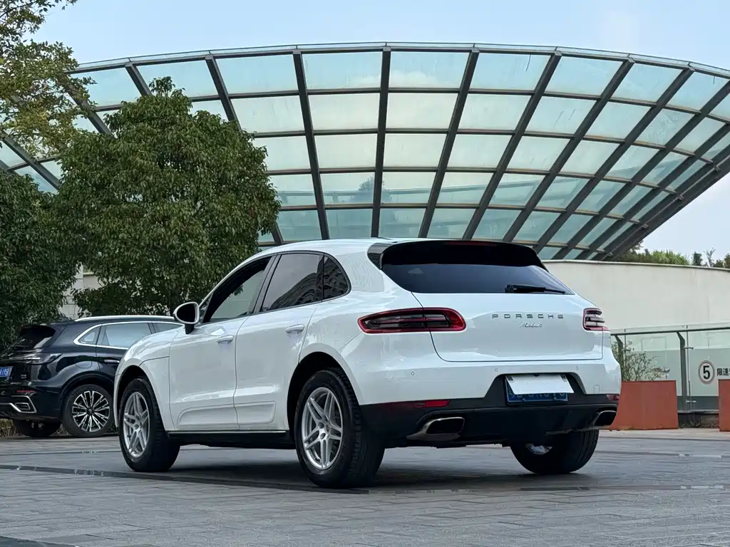 Porsche Macan — миниатюра 9
