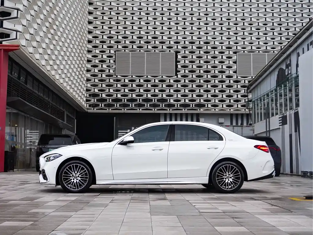 Mercedes-Benz C-Class — миниатюра 2