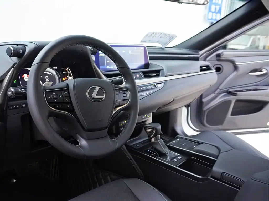 Lexus ES — миниатюра 9