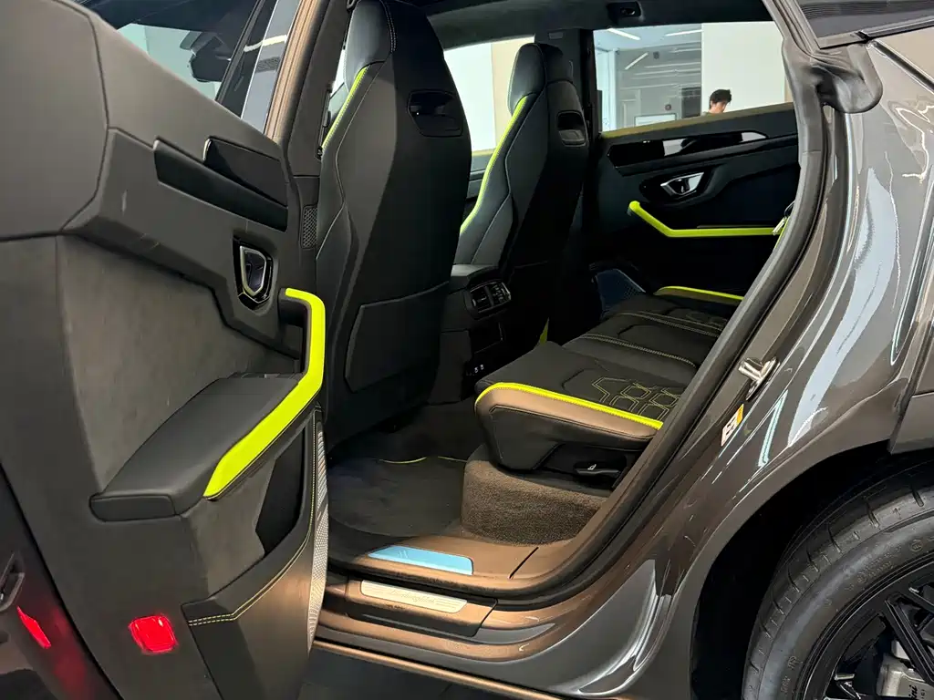 Lamborghini Urus SE — миниатюра 6