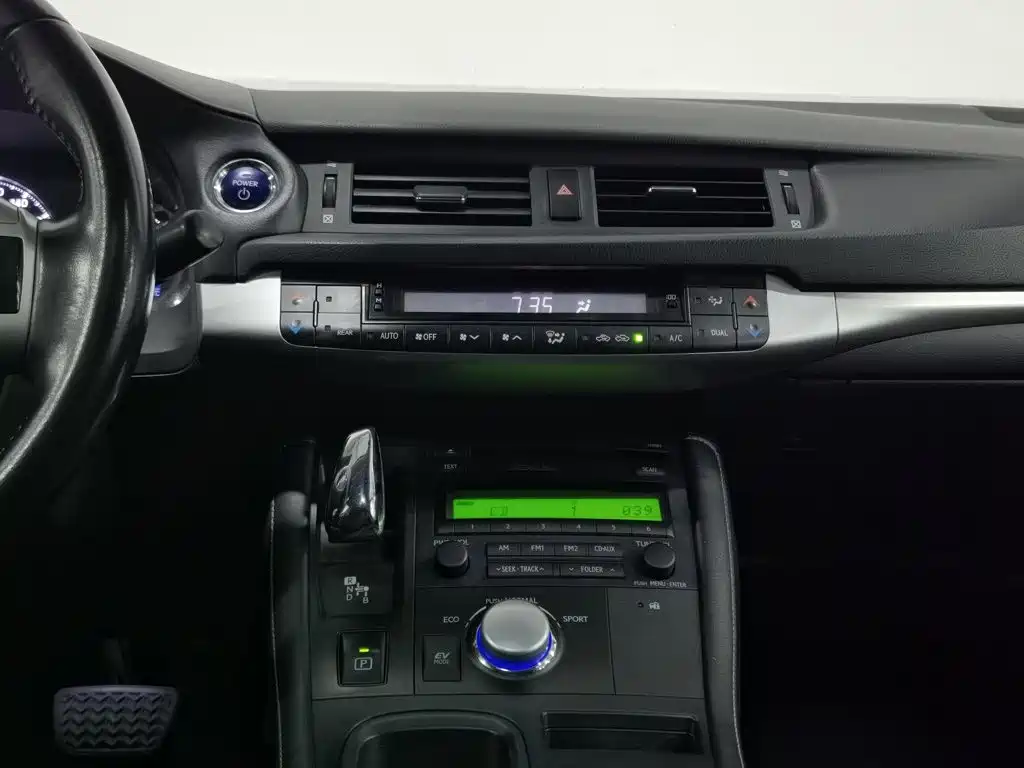 Lexus CT — миниатюра 12