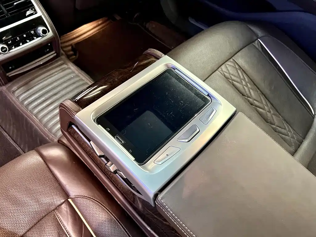 BMW 7 Series — миниатюра 19