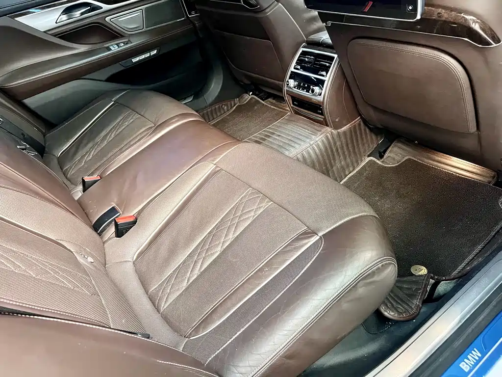 BMW 7 Series — миниатюра 25