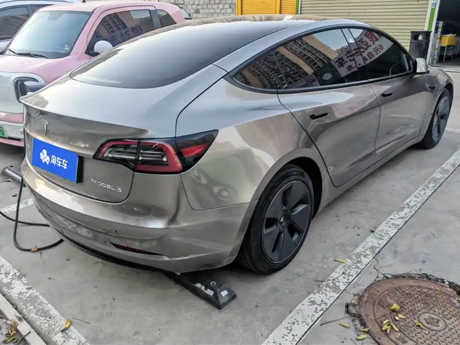 TESLA MODEL 3