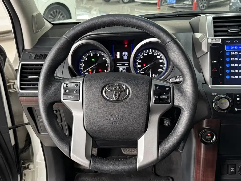 TOYOTA PRADO