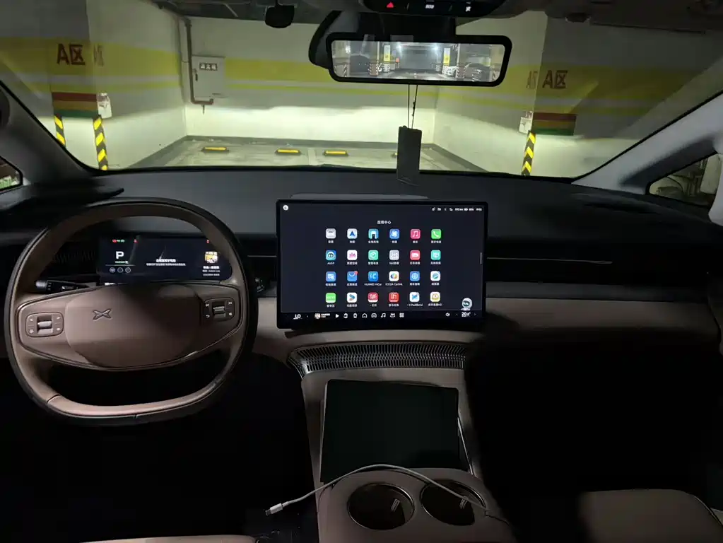 XPeng X9 — миниатюра 5