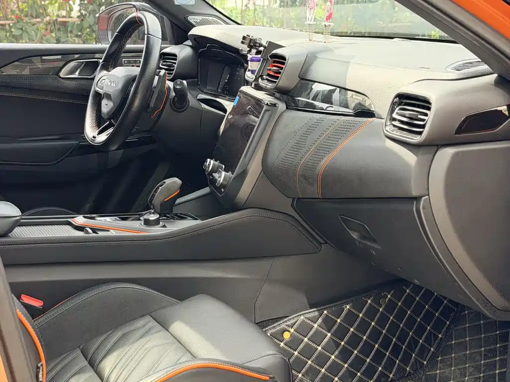 LYNK & CO. 02 HATCHBACK