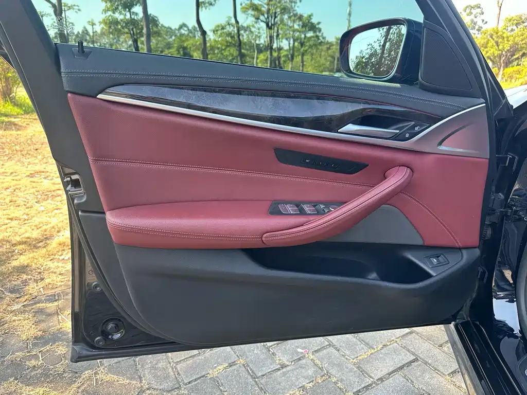 BMW 5 Series — миниатюра 12
